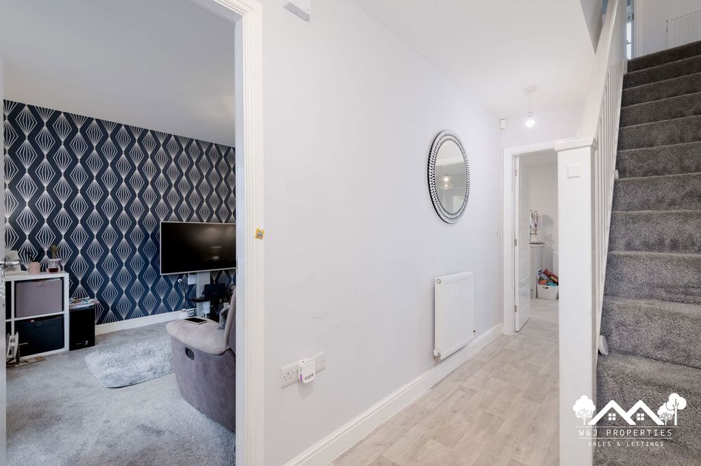 Property photo 2 of 36