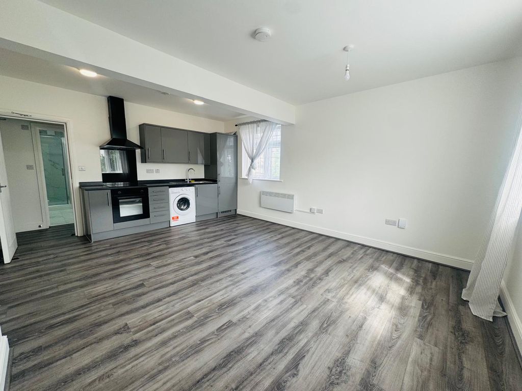 Property photo 3 of 9 Gallery
