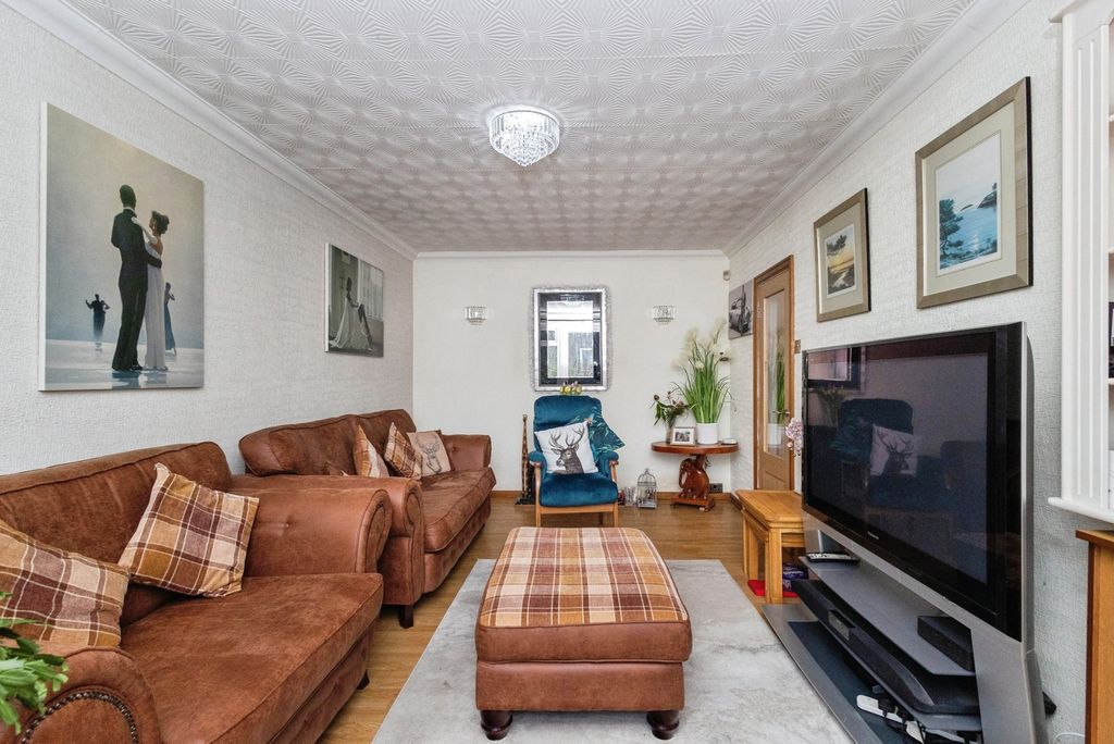 Property photo 3 of 24 Living Room