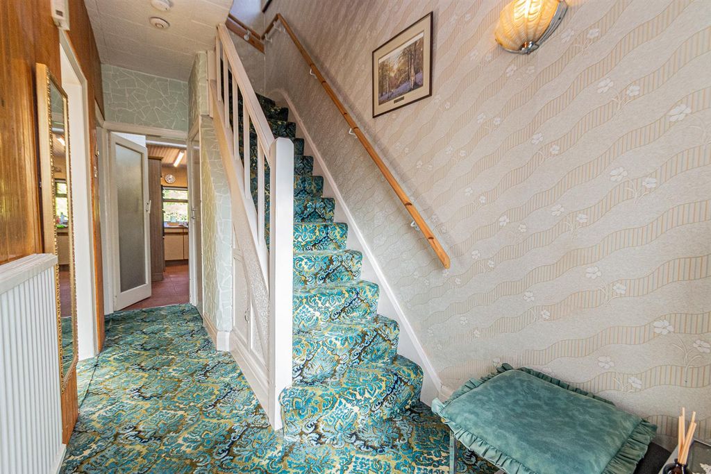 Property photo 2 of 17 Entrance Hallway