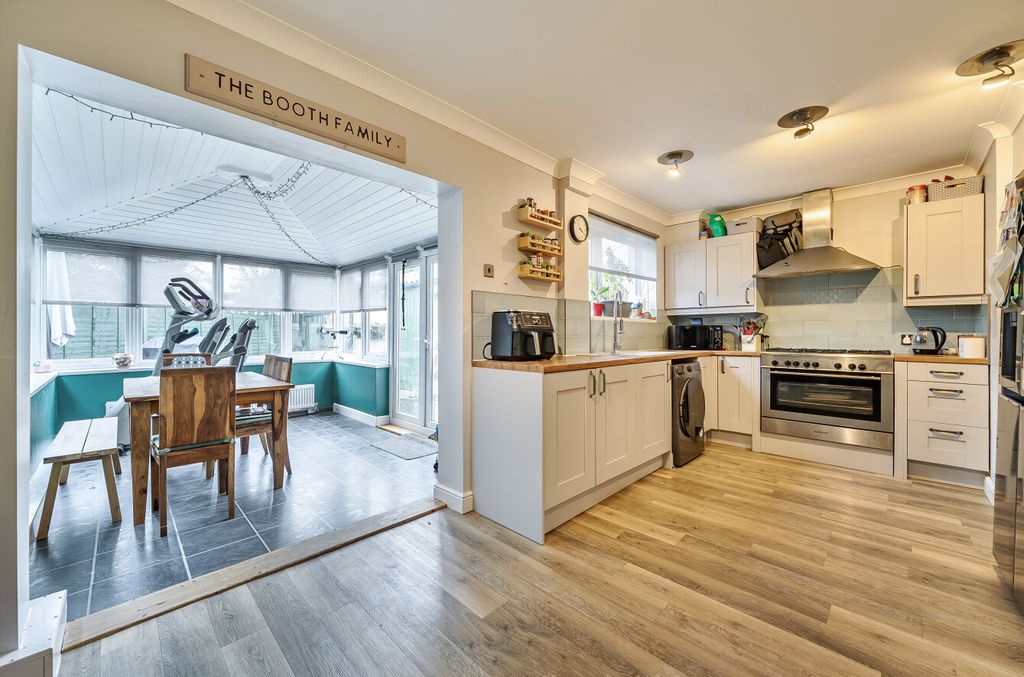 Property photo 3 of 11 1358141-20-68d6B1...