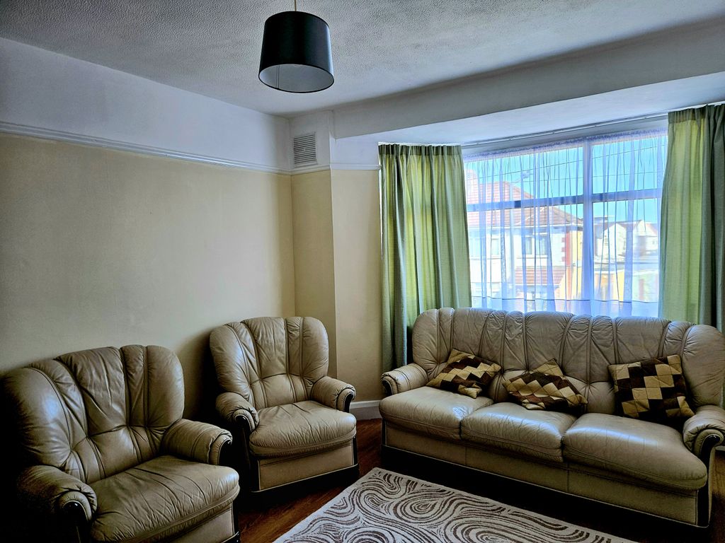 Property photo 3 of 6 Gallery