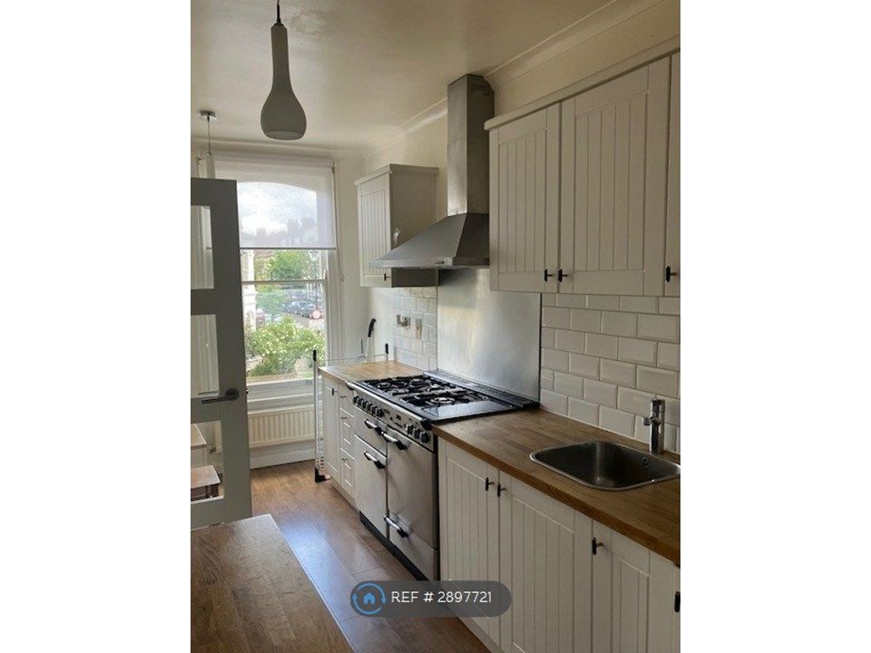 Property photo 2 of 8 Kitchen