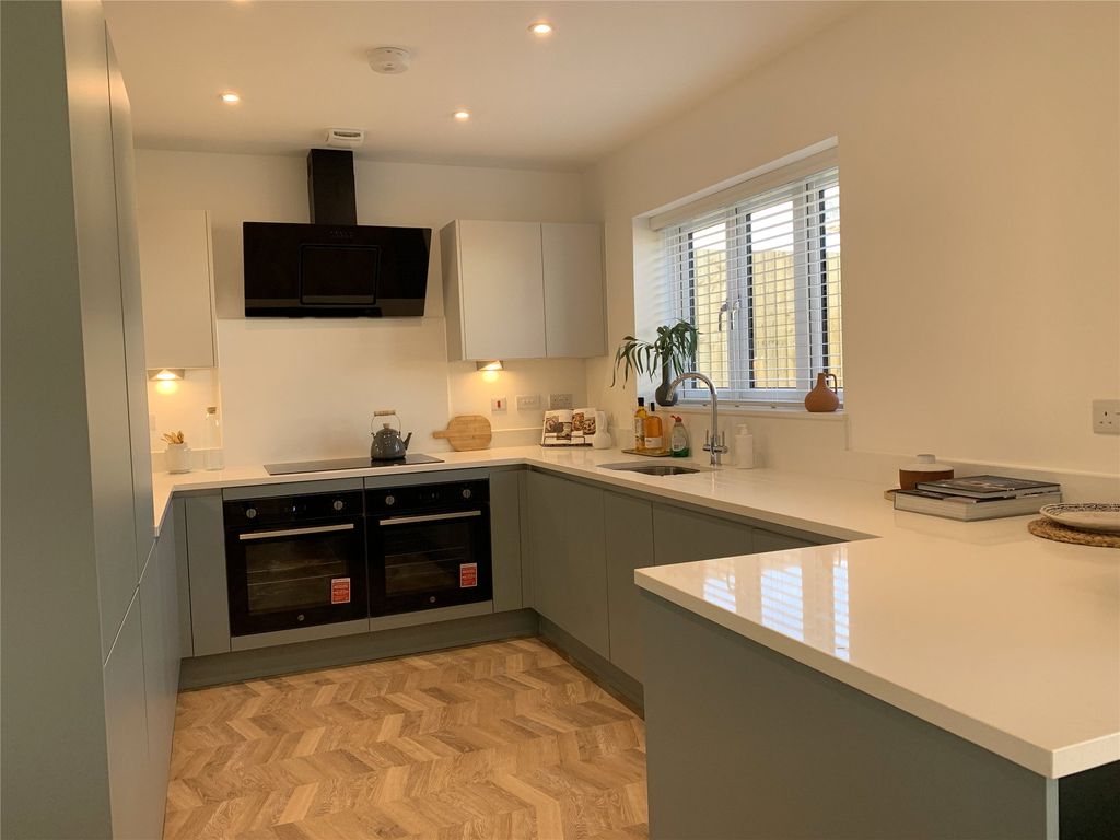 Property photo 3 of 6 Kitchen