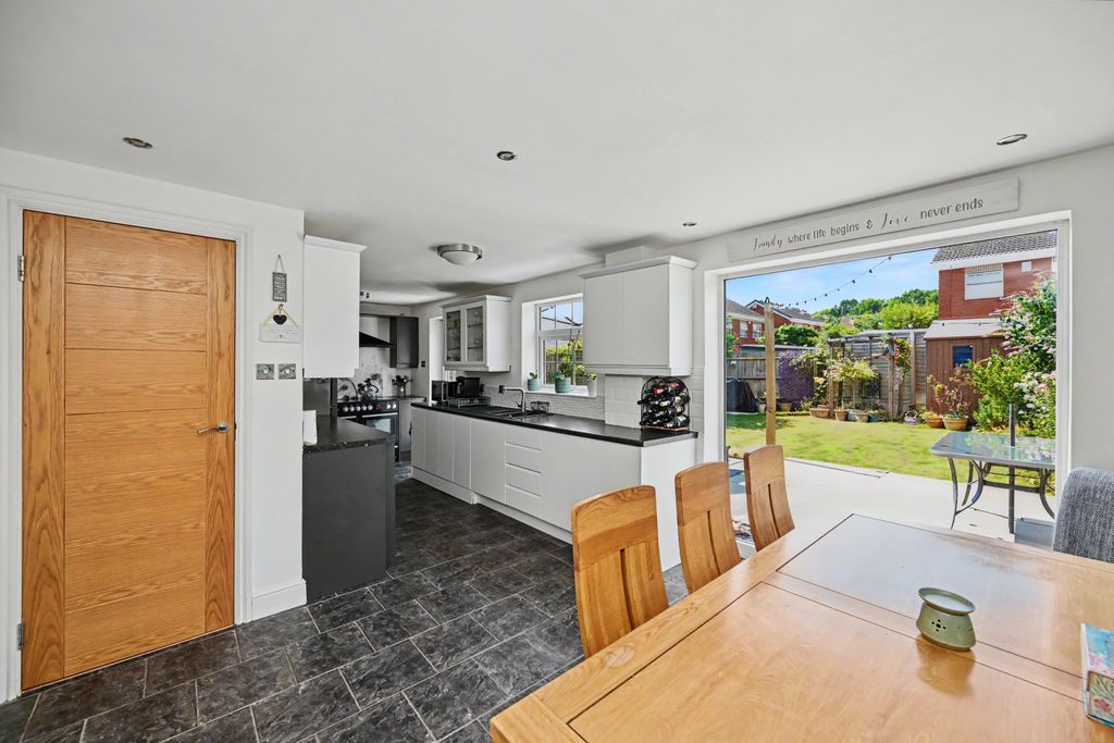 Property photo 2 of 23