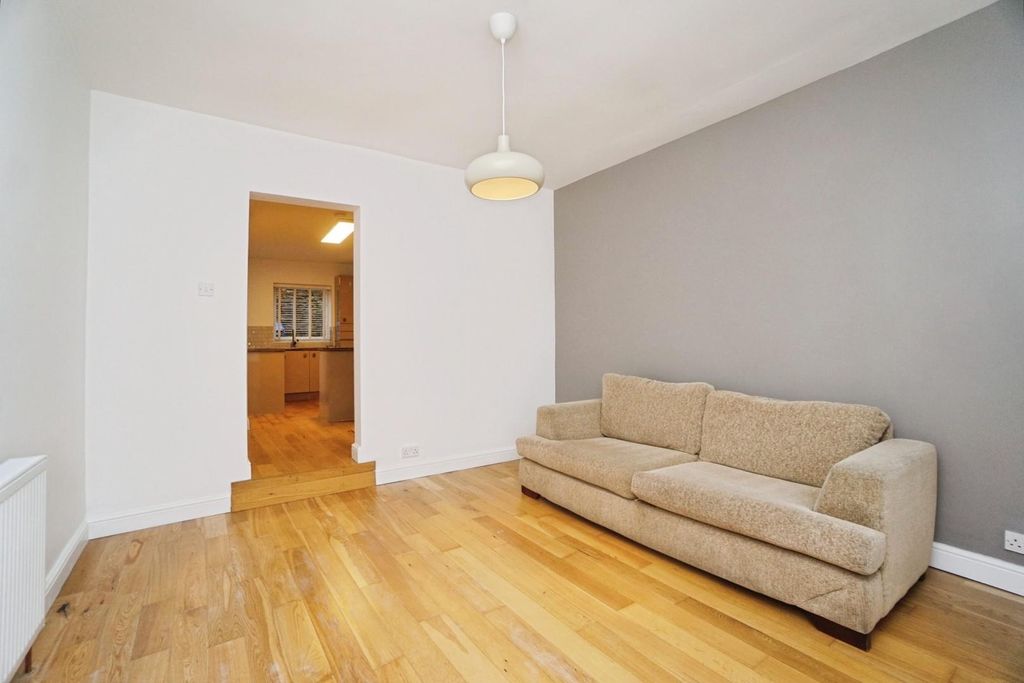 Property photo 1 of 14 Lounge