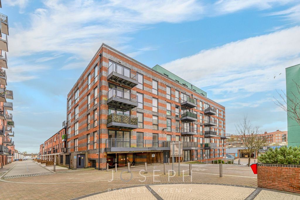 Property photo 1 of 8