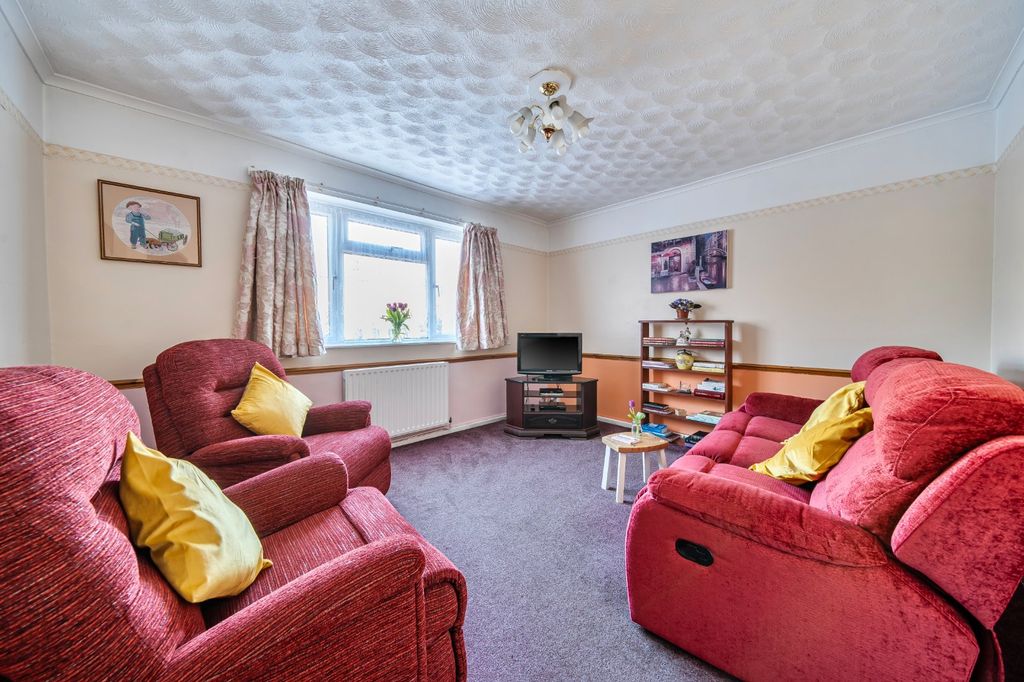 Property photo 3 of 21 Living Room