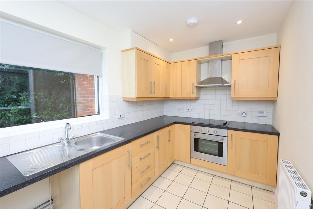 Property photo 2 of 25 Kitchen