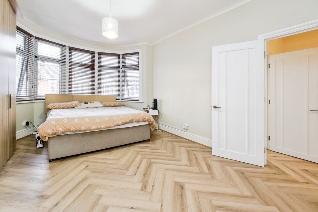 Property photo 3 of 41 Pbox-Img.Jpg