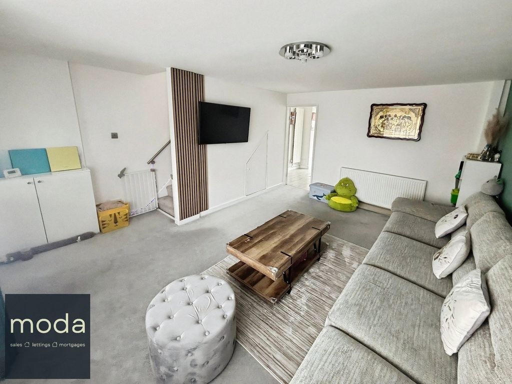 Property photo 3 of 25