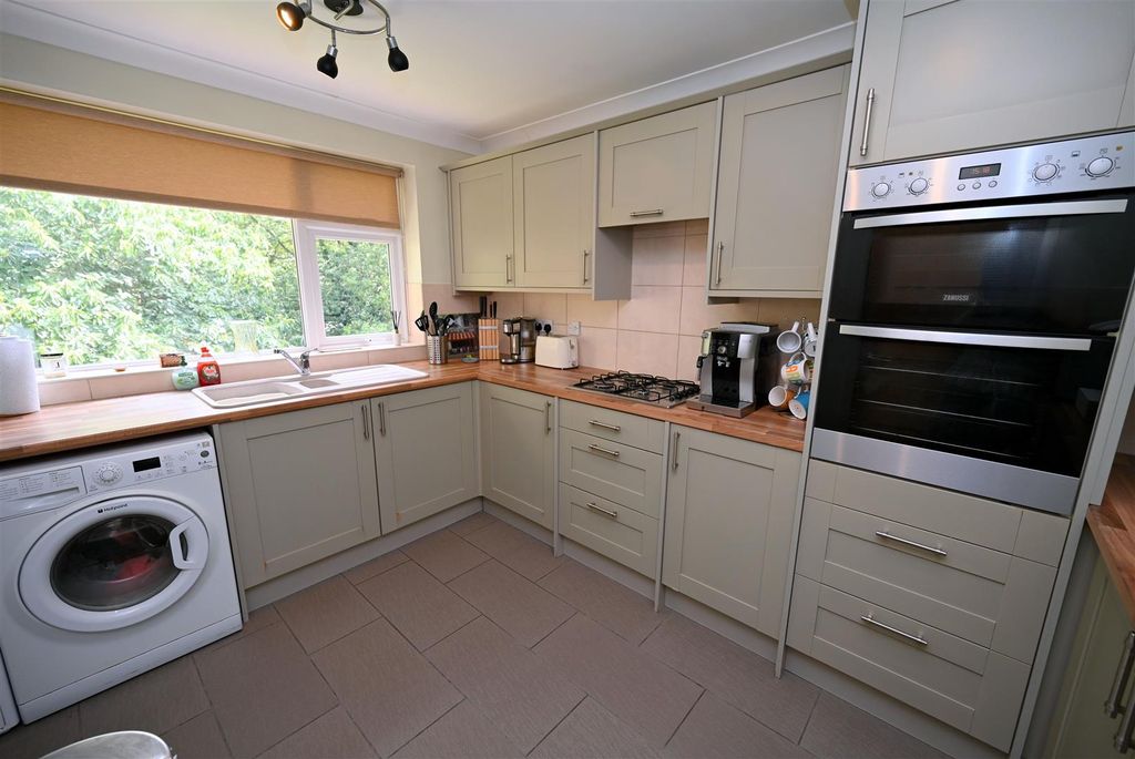 Property photo 3 of 16 Kitchen2.Jpg