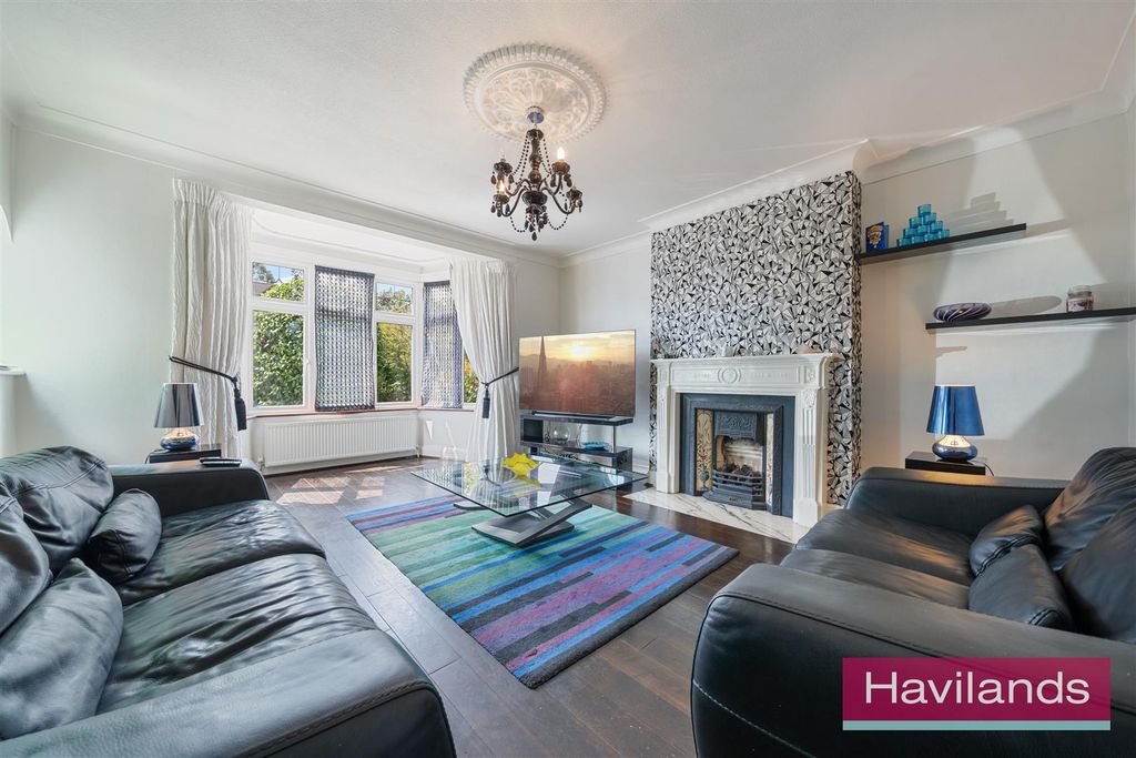 Property photo 2 of 23 Hoodcote Gardens-10.Jpg