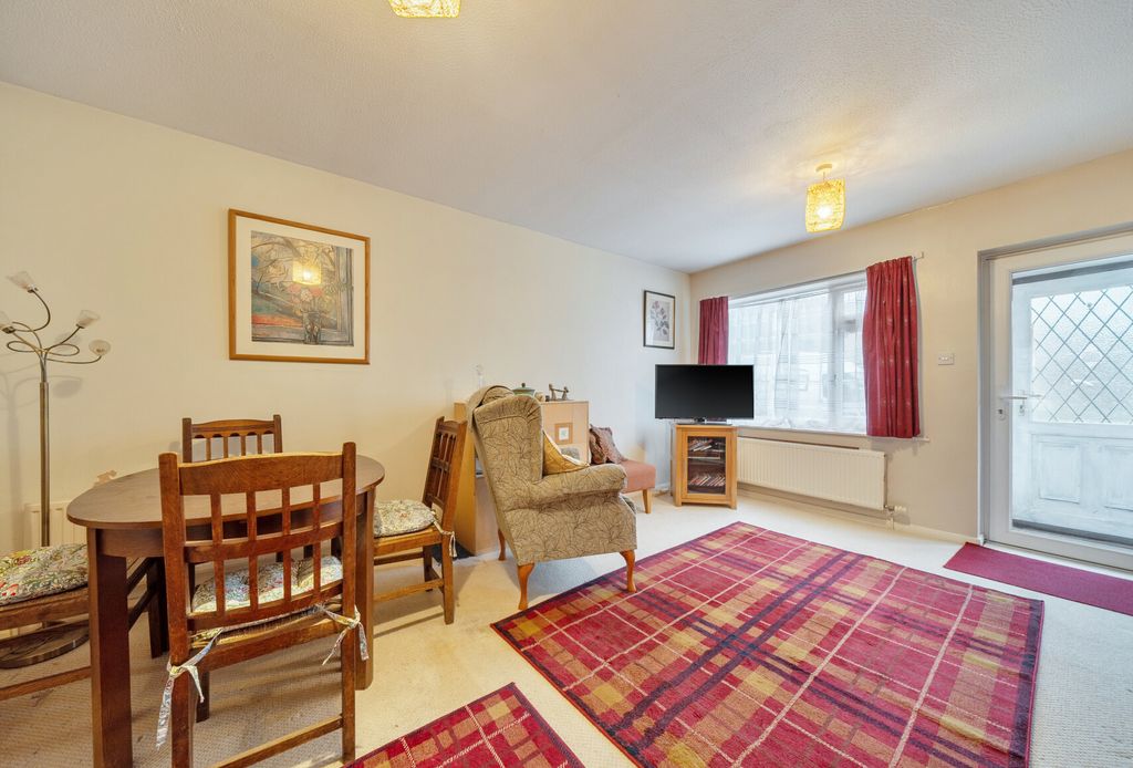 Property photo 3 of 18 1407144-1-698Db26...