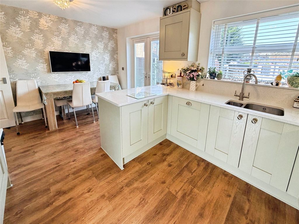 Property photo 2 of 25 Dining Kitchen