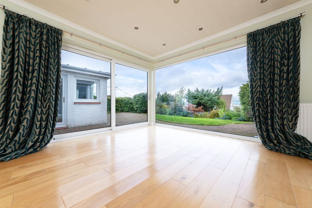 Property photo 2 of 32