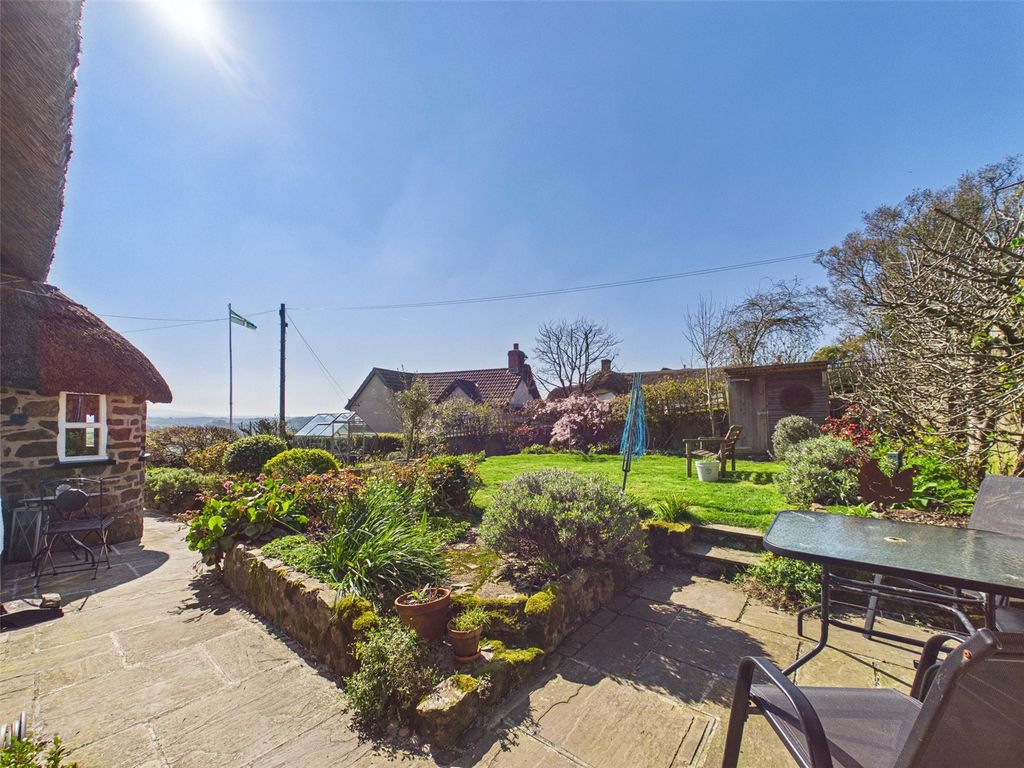 Property photo 2 of 22 Garden