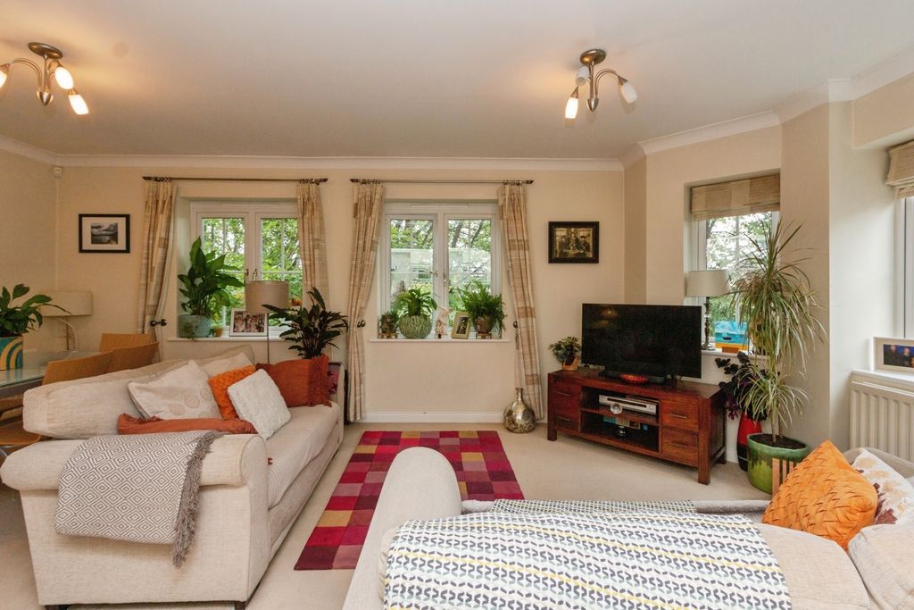 Property photo 3 of 17 Photo