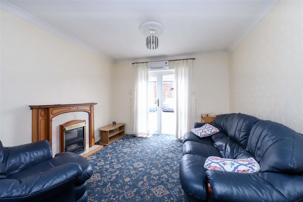 Property photo 2 of 8 Lounge - Angle 1