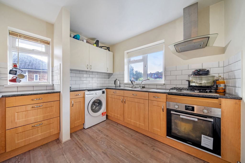 Property photo 3 of 18 Kitchen