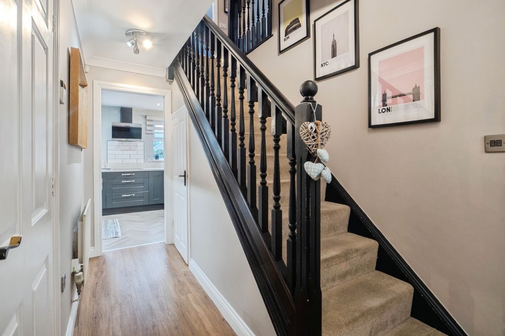 Property photo 3 of 23 Em120007