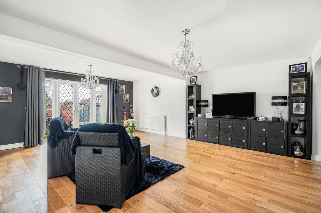 Property photo 2 of 14 Lounge