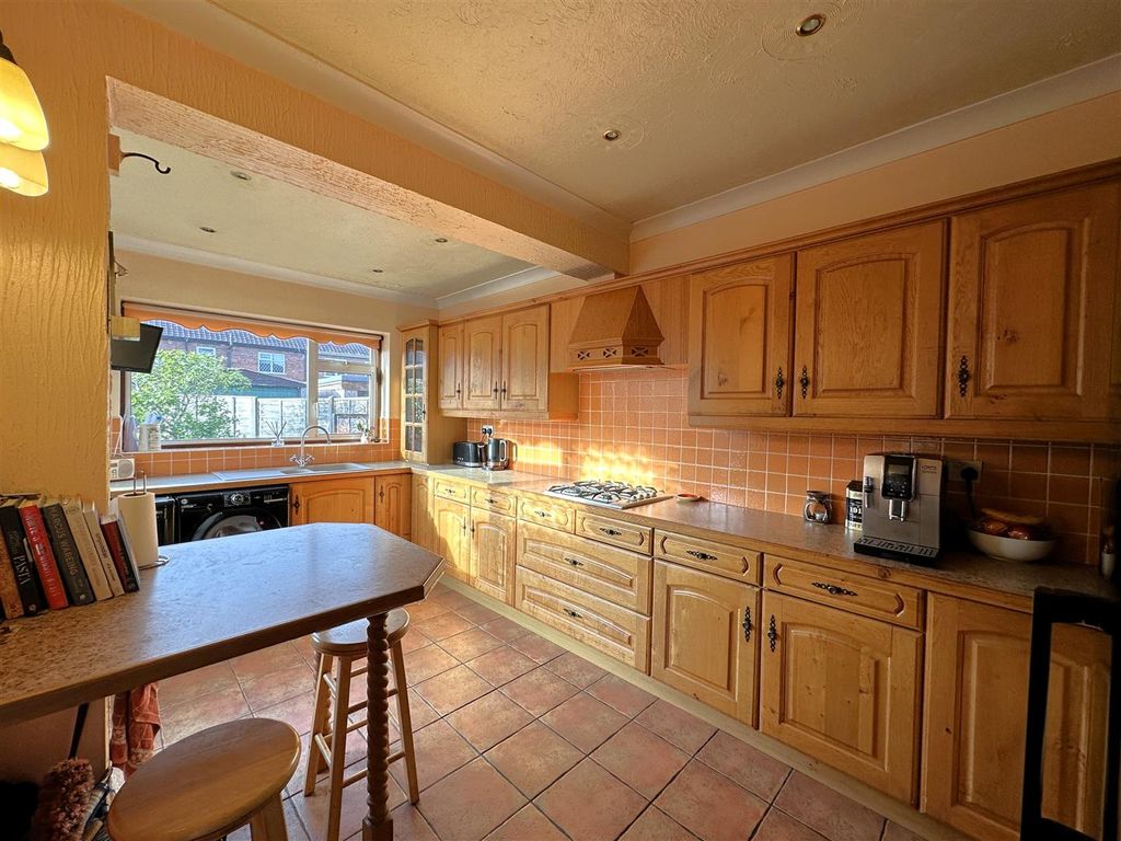 Property photo 2 of 17 Kitchen.Jpg