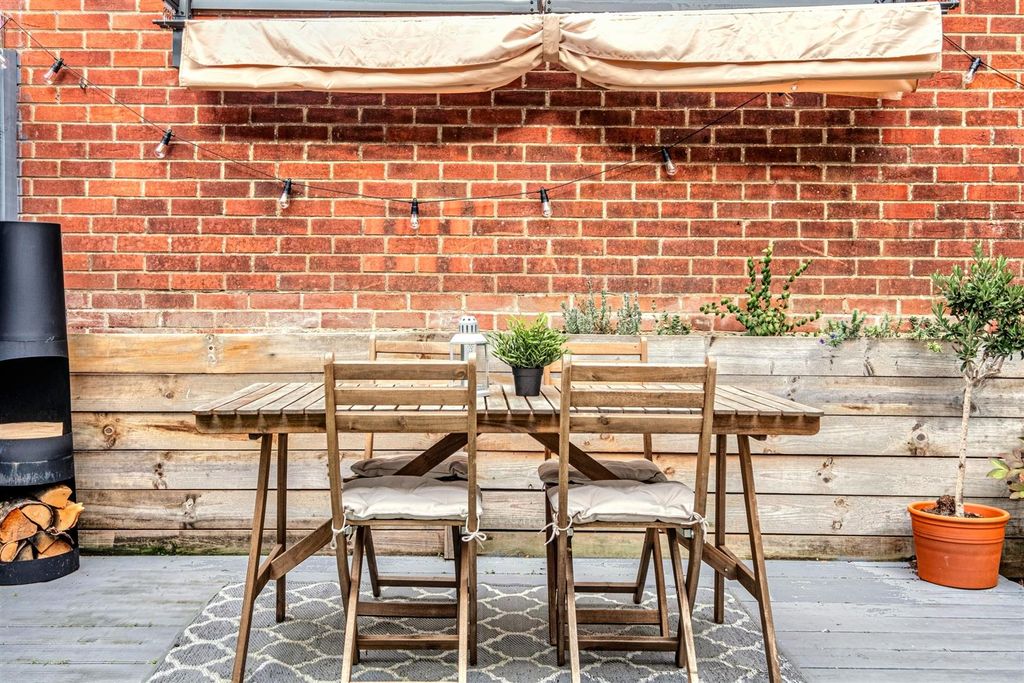 Property photo 3 of 23 Entertaining Area