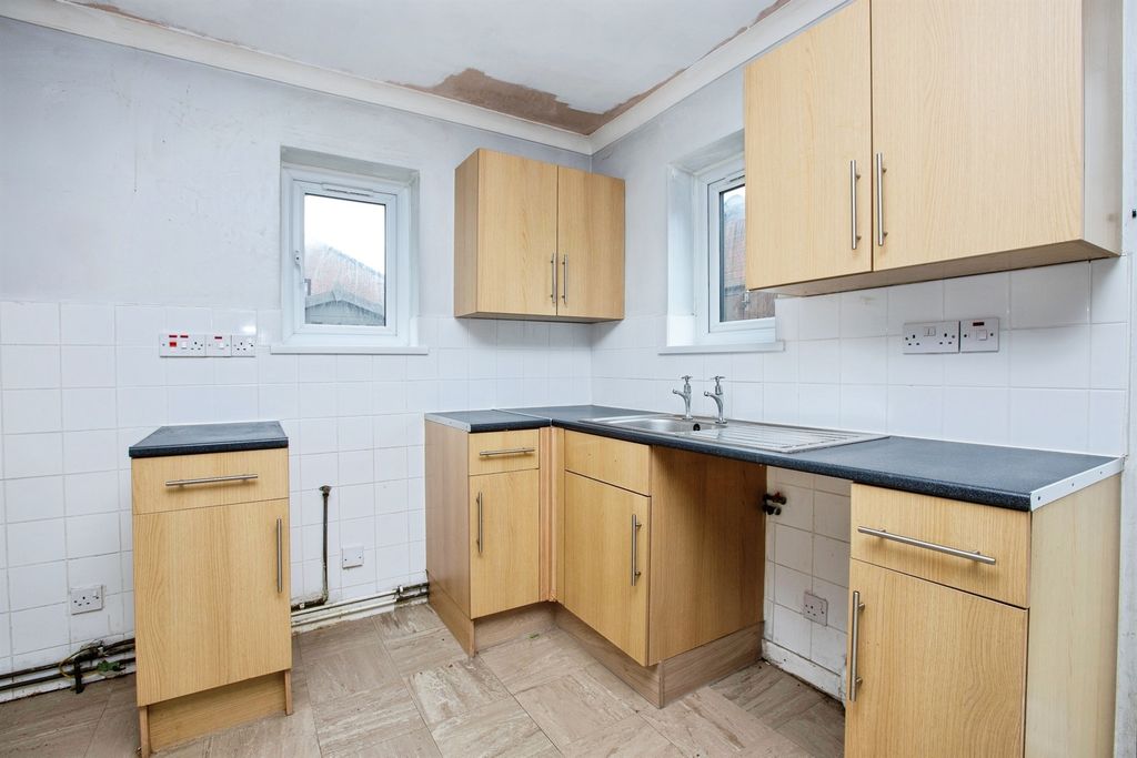Property photo 3 of 12