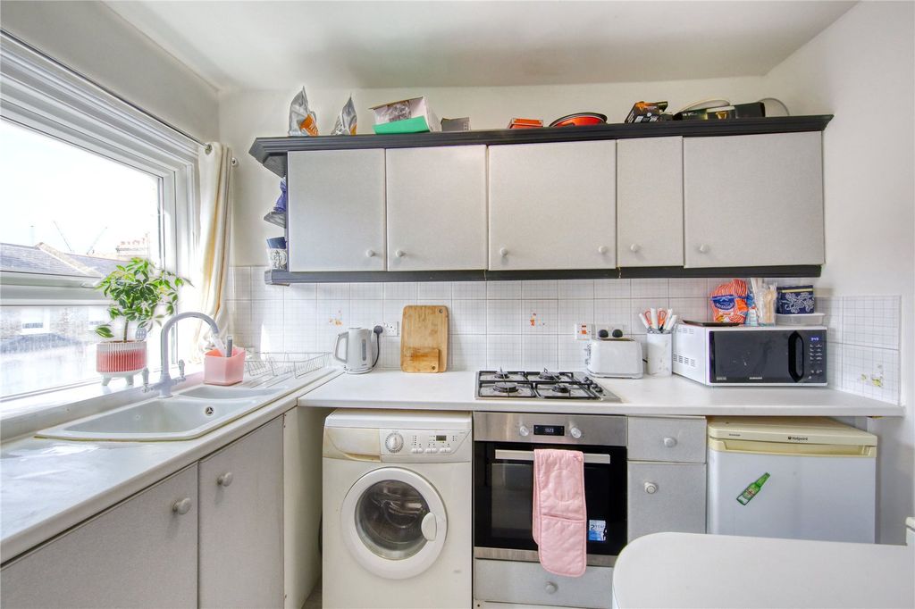 Property photo 2 of 11 Picture No. 13