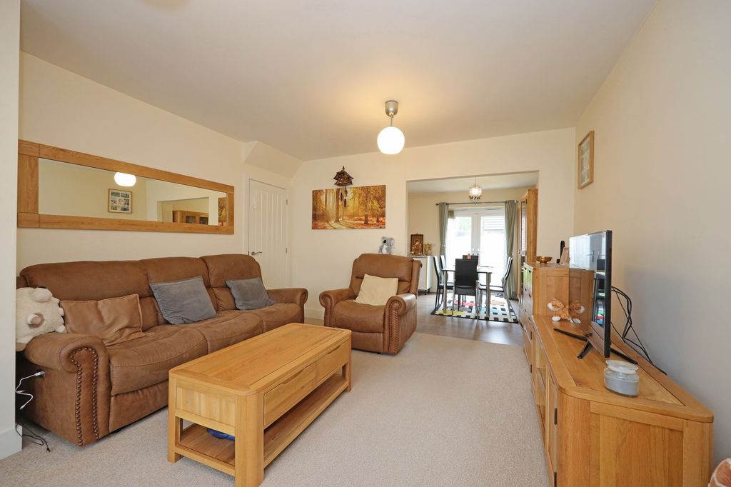 Property photo 2 of 20