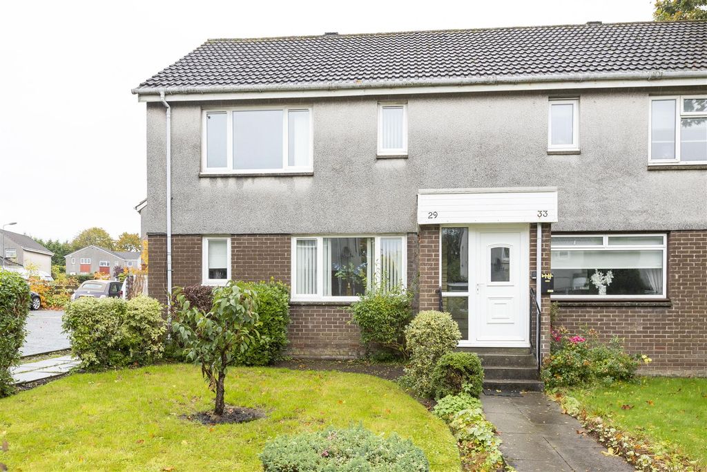 Property photo 1 of 9 29_Haystack_Place_Lenzie_008.Jpg