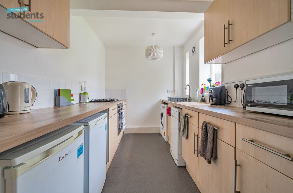 Property photo 2 of 20 Ae726377-2F29-481...