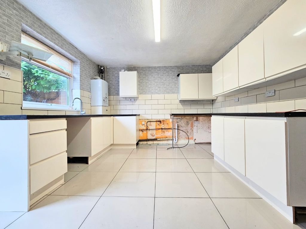 Property photo 2 of 17 4415852