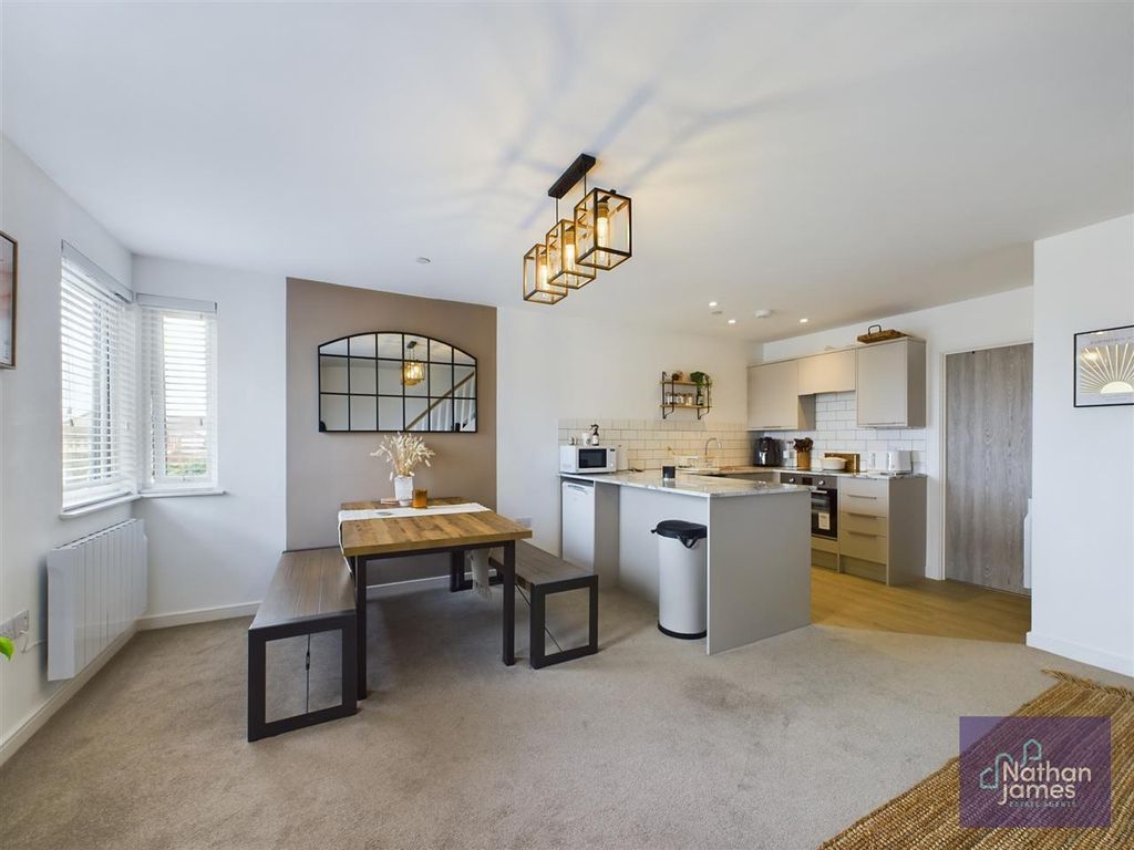 Property photo 3 of 12 Kitchen/Dining