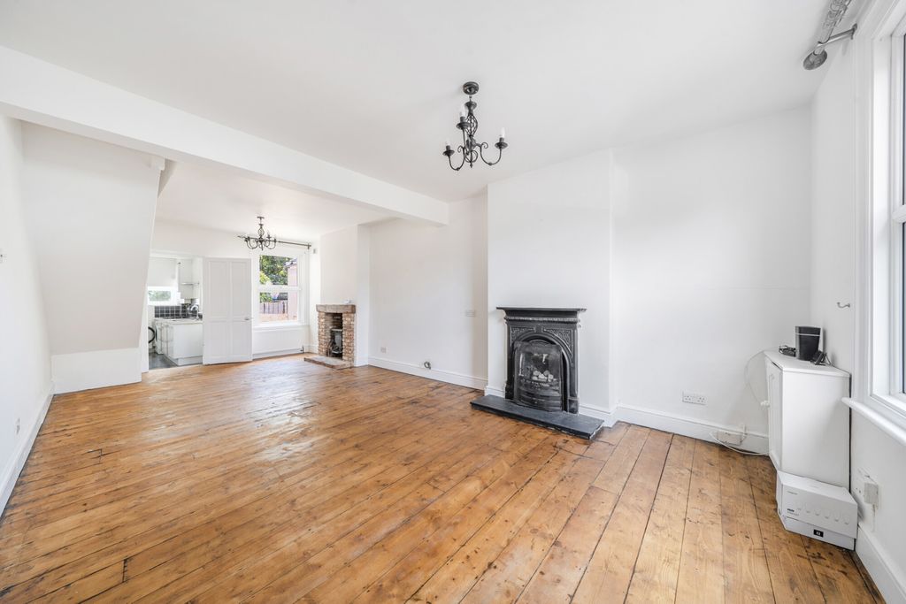Property photo 2 of 14 1498153-13-6A6742...