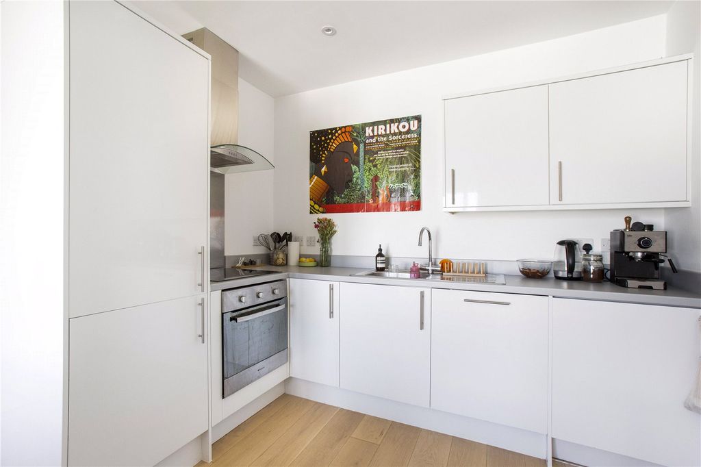 Property photo 3 of 12 Reception/Kitchen