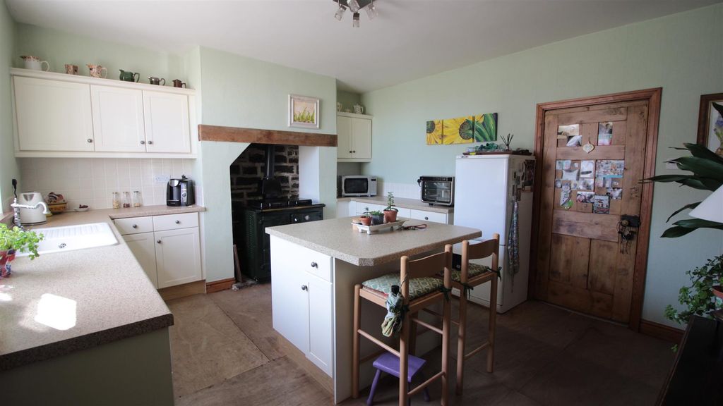 Property photo 2 of 12 Kitchen
