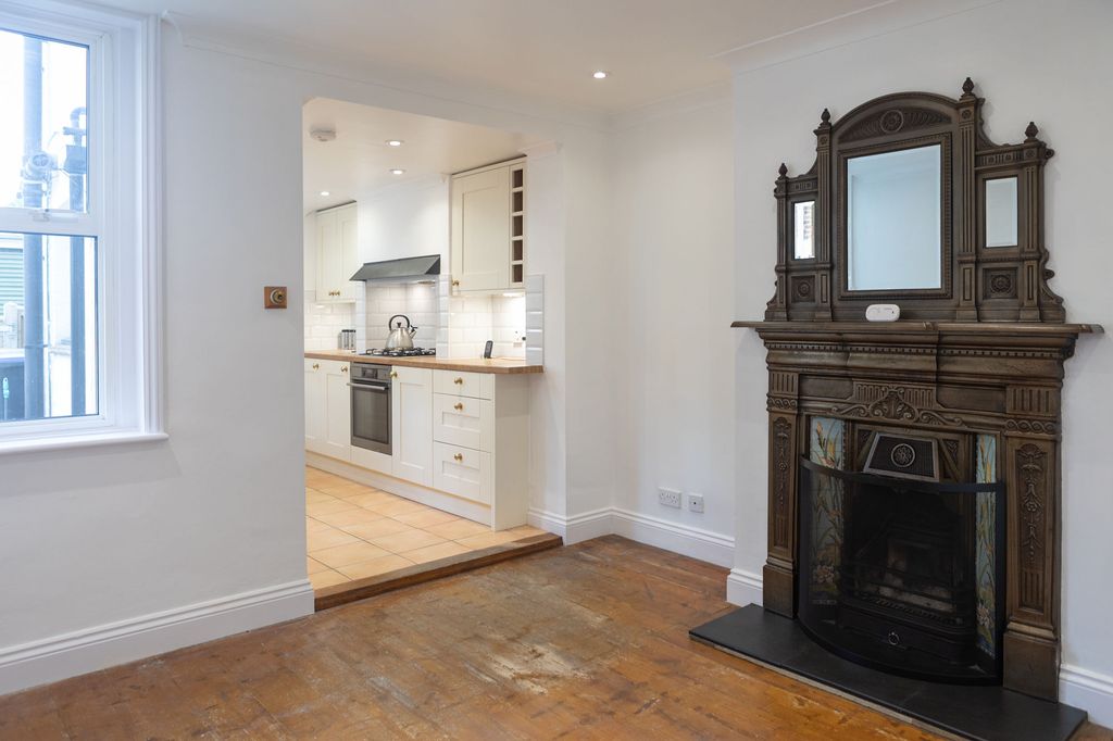 Property photo 3 of 17