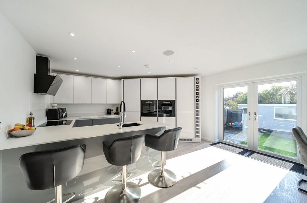 Property photo 1 of 25