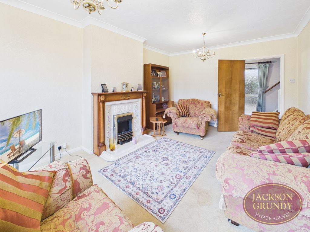 Property photo 3 of 12 Chiltern Avenue
