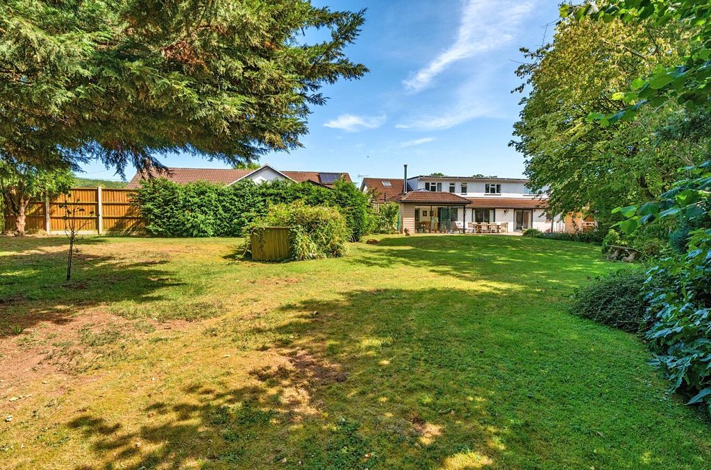 Property photo 2 of 16 Gardens