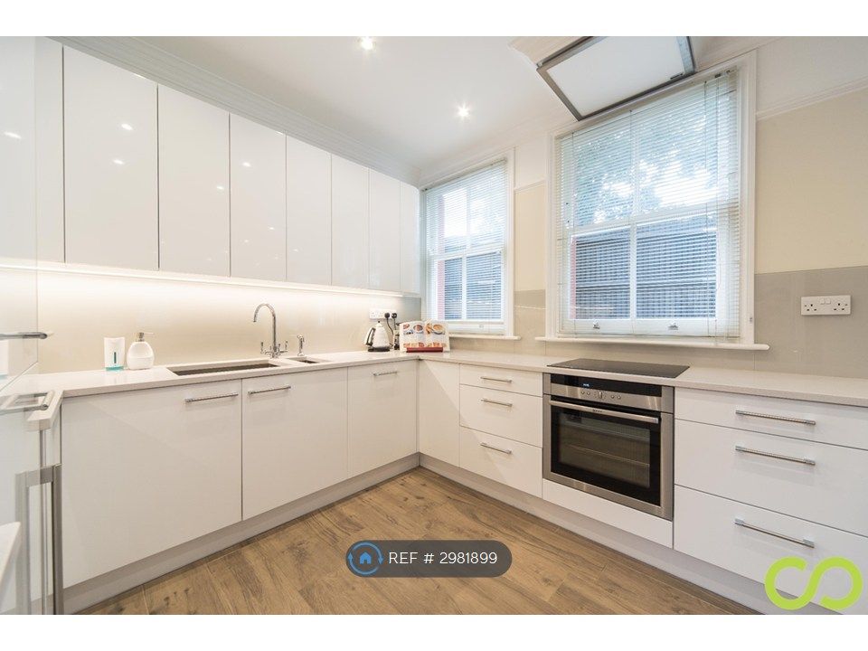 Property photo 3 of 11 Kitchen