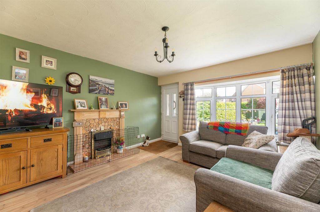 Property photo 2 of 19 Sitting Room