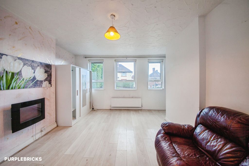 Property photo 3 of 35