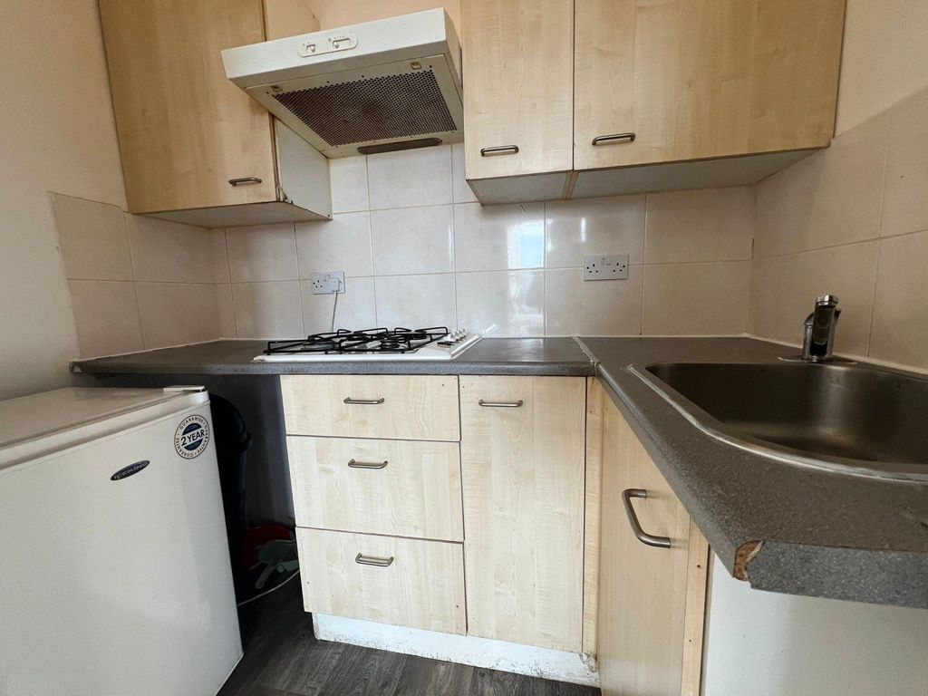 Property photo 1 of 3 1 Bed Studio To Rent Heron Mews, Ilford Ig1