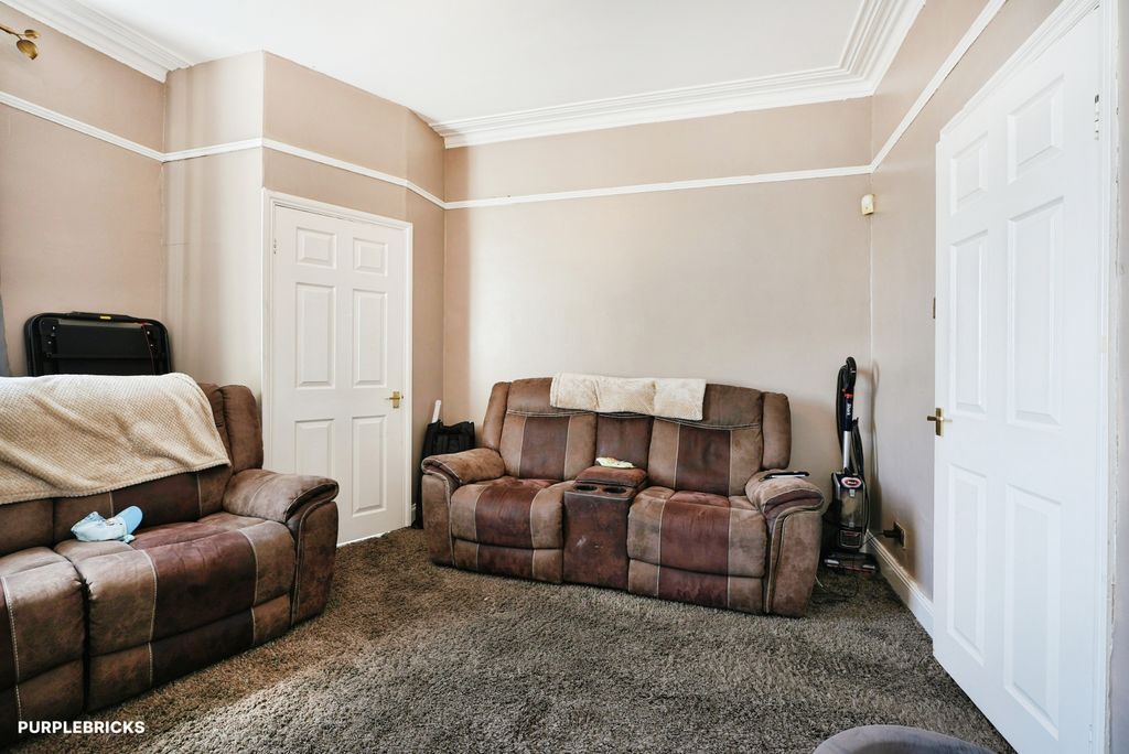 Property photo 2 of 22 Lounge
