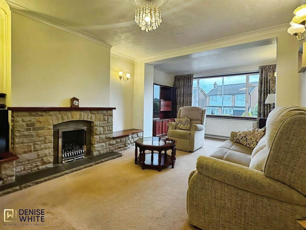 Property photo 2 of 24 Lounge