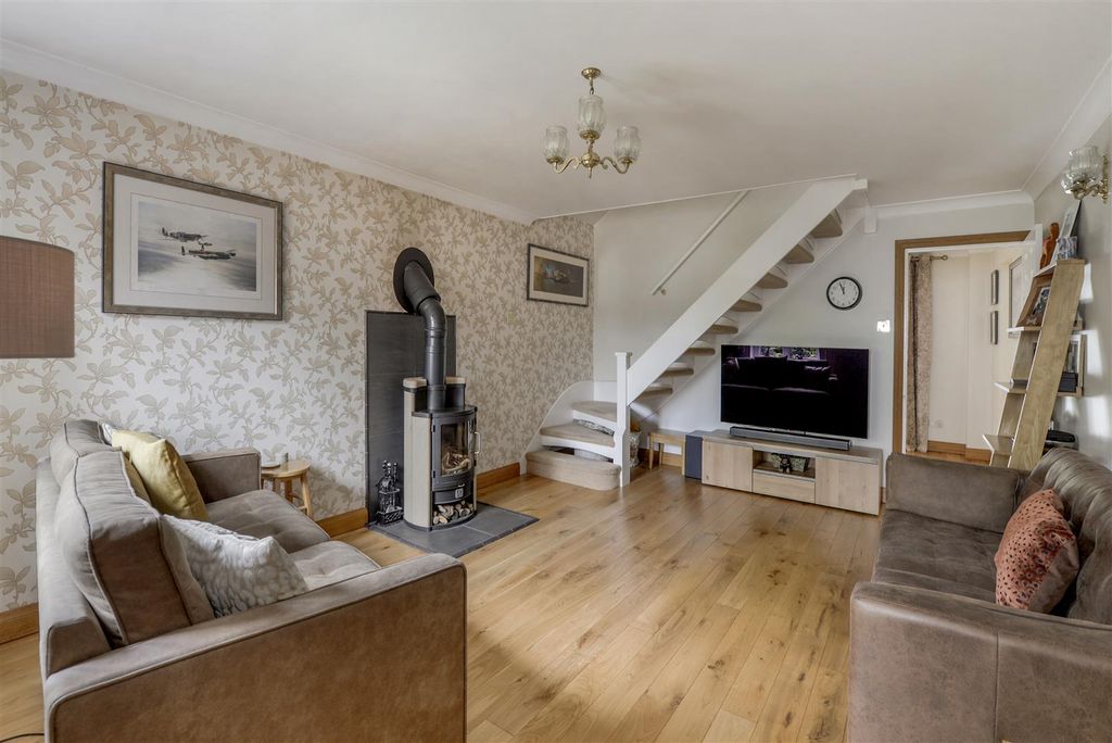 Property photo 2 of 24 38Lingfield03.Jpg