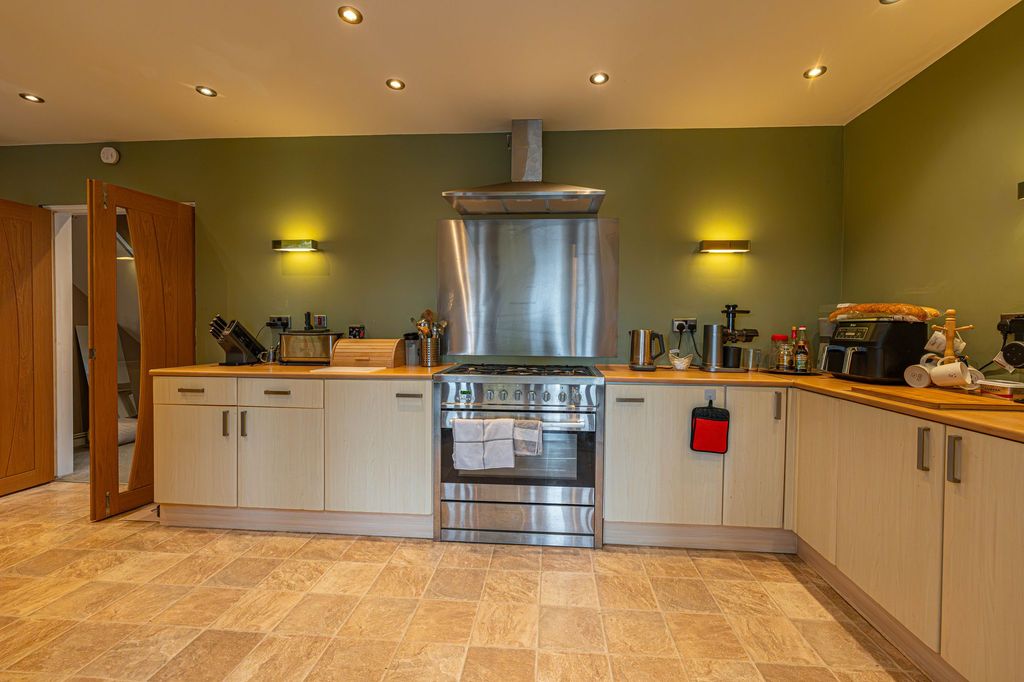 Property photo 2 of 51